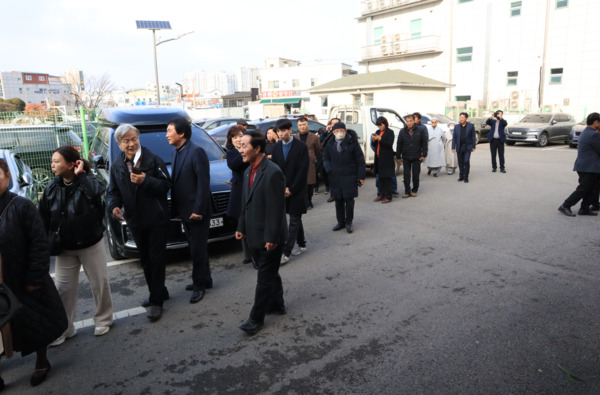 정용선 국민의힘 당진시 당협위원장은 지난 9일 오후 3시 당진정보고등학교 체육관에서 두 번째 저서 '섬김과 다짐' 출판기념회를 개최했다고 밝혔다. / 정용선 위원장 제공