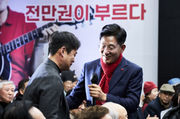 전만권 국민의힘 아산을 당협위원장은 6일 아산시 디바인밸리에서 저서 '아산의 노래, 전만권이 부르다' 출판기념회를 성황리에 개최했다고 밝혔다. / 전만권 위원장 제공