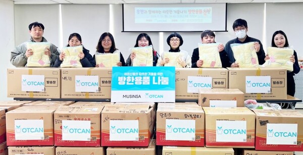대전사회서비스원은 추운 겨울 홀로 지내는 어르신의 건강을 위해 방한용품을 마련했다고 15일 밝혔다. / 대전사회서비스원 제공