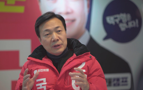 이택구 국민의힘 대전 서구을 국회의원 예비후보는 29일 2호 공약으로 CTX 둔산역(가칭) 신설 및 복합커뮤니티 시설을 신설해 '상전벽해' 프로젝트의 '엔진'으로 만들겠다는 구상을 피력했다. / 이택구 예비후보 제공