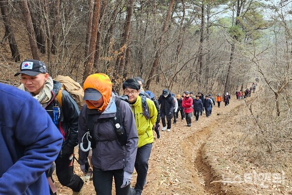 홍성군은 지난 3일 청룡산에서 ‘값진 여행 청룡이 나르샤’ 청룡산 걷기 행사를 개최했다.