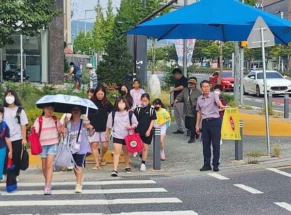 국민의힘 윤소식 대전 유성구갑 국회의원 에비후보가 8일 어린이들의 안전한 교통환경 조성을 골자로 하는 공약을 발표했다. / 윤소식 예비후보 제공