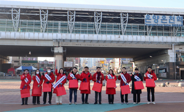 국민의힘 이명수 의원은 9일 설 명절을 앞두고 국민의힘 아산시 시·도의원 및 국민의힘 아산시갑 청년위원회와 함께 전통시장 장보기에 동참했다고 밝혔다. / 이명수 의원 제공