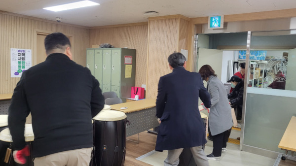 국민의힘 대전시당 누리봉사단은 21일 오후 12시 30분 송강사회복지관에서 2월 정기봉사활동으로 반찬 조리 및 배달과 창고 정리 봉사활동을 진행했다고 밝혔다. / 국민의힘 대전시당 제공