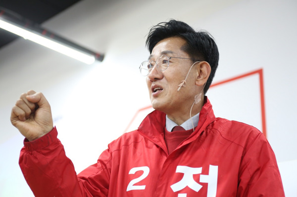 국민의힘 공천관리위원회는 25일 아산을 경선 결과를 발표하고, 압도적인 표 차이로 승리한 전만권 예비후보를 최종 후보로 확정했다. / 전만권 예비후보 제공