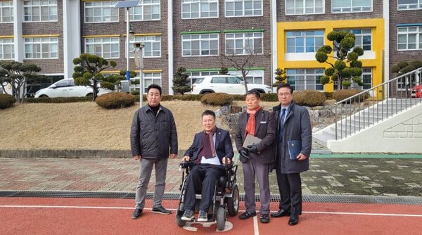 대전시의회는 가수원중, 원앙초, 유성초를 방문해 교내 장애인 편의시설을 점검했다고 26일 밝혔다. / 대전시의회 제공