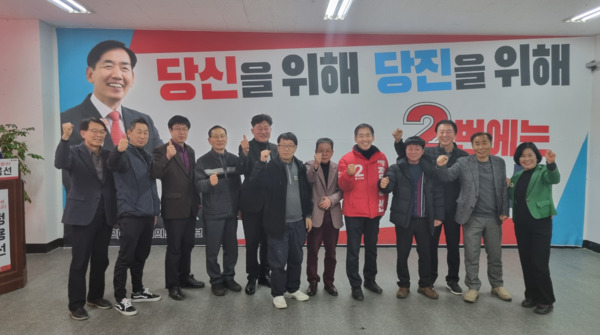 정용선 국민의힘 당진시 국회의원 예비후보는 지난 28일 당진 원도심 상가 번영회(회장 김병길) 임원들과 간담회를 개최했다고 밝혔다. / 정용선 예비후보 제공