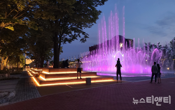 대전관광공사는 오는 15일부터 대전의 야간 대표명소인 엑스포과학공원을 야간 개장을 한다고 밝혔다. (사진=엑스포과학공원 / 공사 제공)
