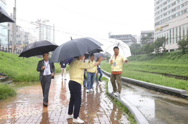 천안시의회는 지난 13일 더불어민주당 이병하 의원이 '천안시 하천 수질보전활동 지원 조례안'을 발의했다고 밝혔다. / 이병하 천안시의원 제공