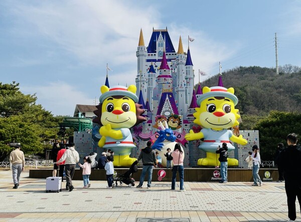 대전오월드가 오는 23일부터 6월 30일까지 봄 시즌 축제와 불꽃쇼 등 다채로운 행사를 펼친다. / 대전도시공사 제공