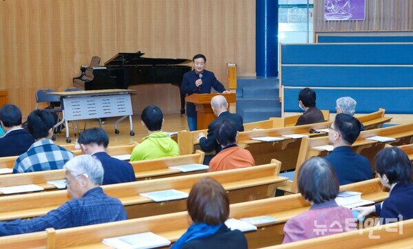 일본의 기독교 단체인 ‘기독교 공조회’가 한남대학교를 방문해 ‘한·일 간의 진정한 화해’를 주제로 수련회를 개최하고 있다. / 한남대학교 제공