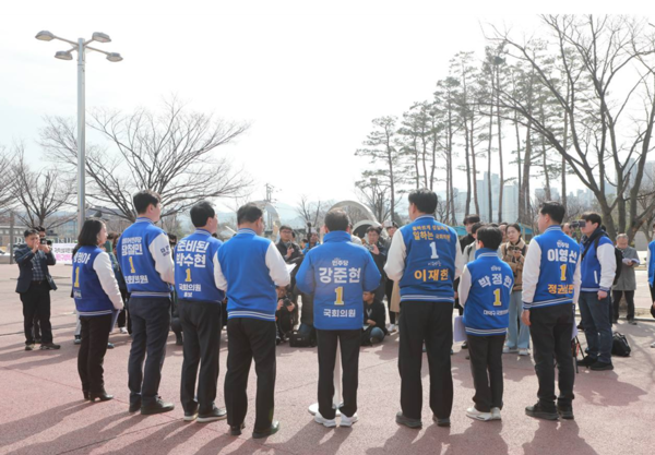 더불어민주당 강준현 의원은 지난 22일 대전역에서 충청 메가시티 추진을 위한 민주당 후보들의 합동 기자회견에 참석했다고 밝혔다. / 강준현 의원 제공