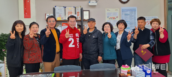 대전 대덕구 지역 봉사단체 '좋은사람들'이 박경호 국회의원 후보 지지선언에 나섰다. / 박 후보 캠프 제공