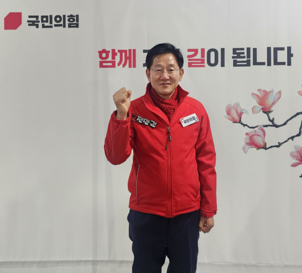 전만권 국민의힘 아산을 국회의원 후보가 25일 베이밸리 메가시티(한국형 실리콘밸리) 프로젝트와 K-반도체 메가 클러스터 아산 확장을 골자로 한 경제산업전략을 제시했다. / 뉴스티앤티 DB