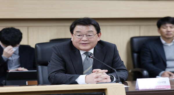 소상공인시장진흥공단은 지난 25일 소진공 대전본부에서 한국산업안전보건공단과 업무협약을 체결한 가운데, 박성효 소진공 이사장이 인사말을 하고 있다. / 소상공인시장진흥공단 제공