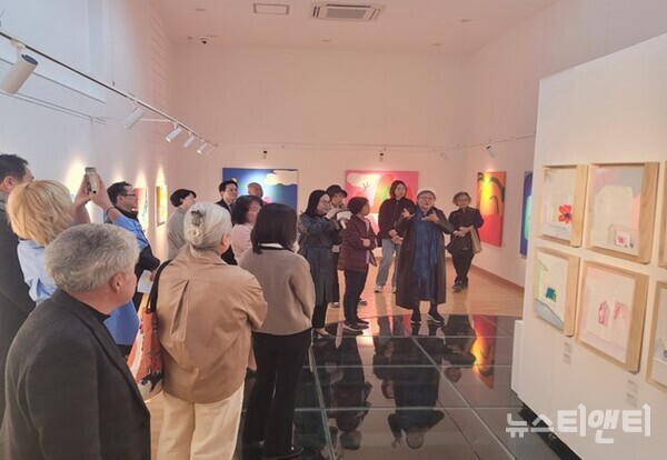 대덕문화관광재단은 지난 22일 ‘작은미술관 신탄진’에서 연선미작가의 개인전 개막식을 개최했다.