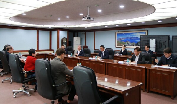 대전상공회의소는 27일 대전상의 7개 지회장단이 참여한 가운데 ‘2024년 대전상의 지회 회장단 간담회’를 개최했다. / 대전상의 제공