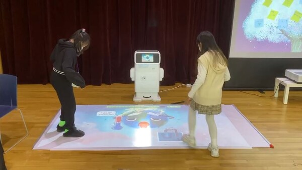 대전 서구는 관내 학생, 시민 등을 대상으로 자원 순환 교육용 AR(증강현실)‧VR(가상현실) 콘텐츠를 개발해 찾아가는 스마트 자원 순환 교육을 추진한다고 28일 밝혔다. / 대전 서구 제공