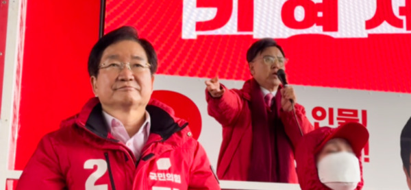 김영석 국민의힘 아산갑 국회의원 후보가 아산세무서 온양 이전 무산 책임을 복기왕 더불어민주당 후보에게 돌렸다. / 뉴스티앤티 DB