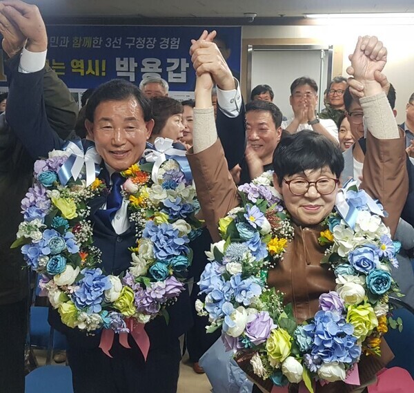 22대 총선 대전 중구 선거구에서 더불어민주당 박용갑 후보가 국민의힘 이은권 후보를 꺾고 당선됐다. / 박용갑 당선인 제공
