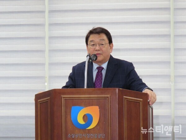 박성효 소상공인시장진흥공단 이사장이 24일 기자회견을 열고 소진공 사옥 이전에 대한 입장을 밝히고 있다. / 뉴스티앤티