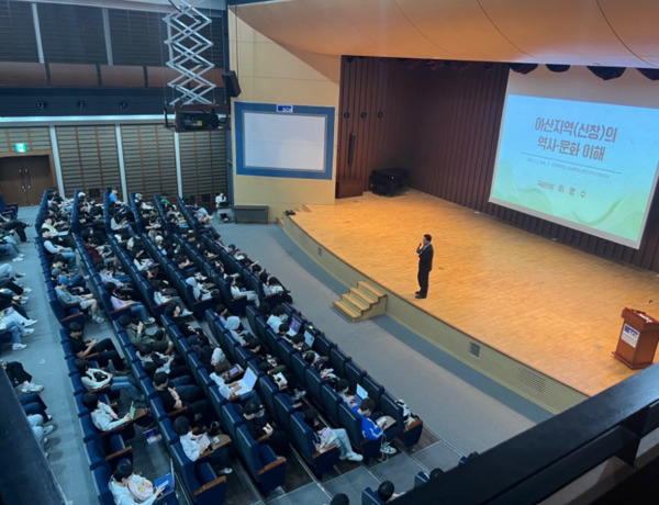 국민의힘 이명수 의원은 2일 오후 3시 순천향대학교 인문과학관 1층 대강당에서 열리는 '순천향대 2024학년도 1학기 피닉스 열린강좌'의 특별 강연자로 나섰다고 밝혔다. / 이명수 의원 제공