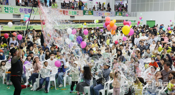 대전 동구는 지난 5일 제102회 어린이날을 맞아 대전대학교와 개최한 동구 어린이날 큰잔치가 성공적으로 마무리됐다고 밝혔다. / 동구 제공