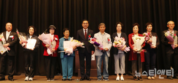 대전 동구는 가양동 선샤인호텔 5층 그랜드볼룸홀에서 제52회 어버이날 기념행사를 개최했다고 7일 밝혔다. / 동구 제공