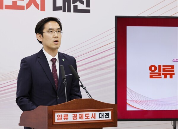 대전시가 소상공인시장진흥공단(소진공) 사옥 이전을 두고 중소벤처기업부(중기부)의 방관을 비판하고 나섰다.