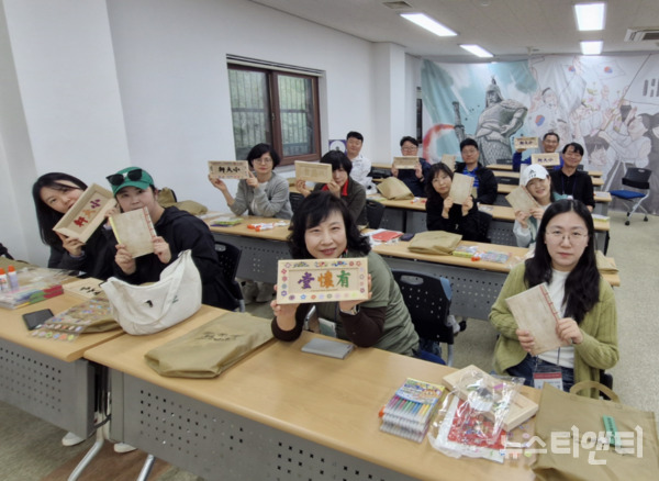 대전 중구 효문화마을관리원은 타 지역 공무원을 대상으로 중구를 전국적으로 홍보하기 위한‘오감만족 효!힐링 아카데미’를 지난 8일부터 10일까지 2박 3일간 진행했다고 16일 밝혔다. / 중구 제공