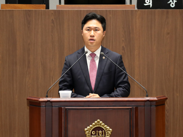 충남도의회는 21일 무소속 지민규 의원이 제352회 정례회 제3차 본회의에서 도정질문을 통해 '인구 국가비상사태' 극복의 구체적 청사진을 제시했다고 밝혔다. / 충남도의회 제공