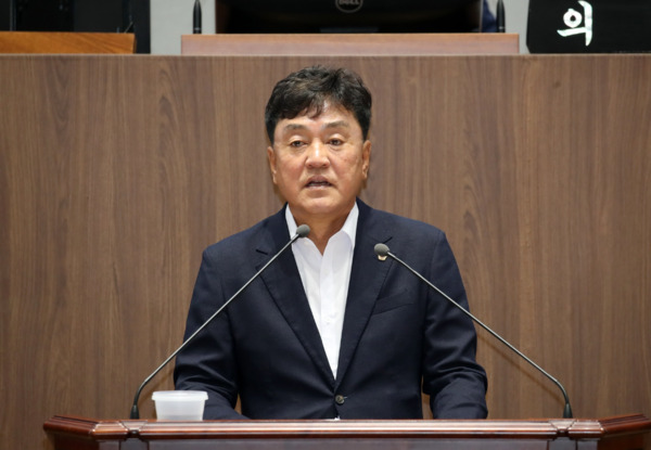 충남도의회는 24일 국민의힘 양경모 의원이 제352회 임시회 제4차 본회의에서 5분 발언을 통해 '학생인권조례 폐지'와 관련하여 교육의 본질과 역할 재정립을 주장했다고 밝혔다. / 충남도의회 제공