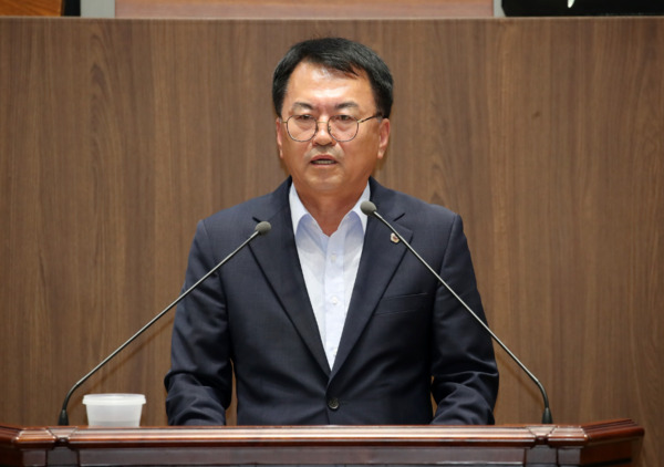 충남도의회는 24일 국민의힘 편삼범 의원이 제352회 정례회 제4차 본회의에서 5분 발언을 통해 '칼 귀츨라프를 한국 최초의 개신교 선교사로 정식 인정하고, 역사를 바로잡아야 한다'고 주장했다고 밝혔다. / 충남도의회 제공