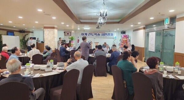 강의를 듣는 회원들(사진=김태환 본부장 제공)