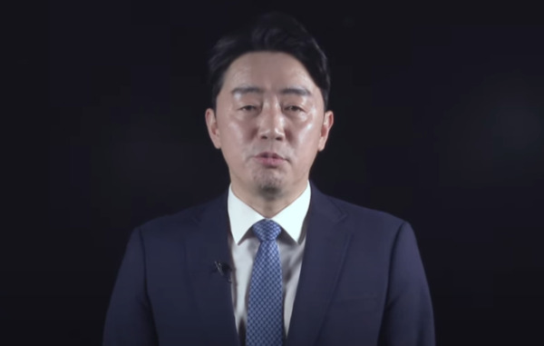 더불어민주당 강훈식 의원은 23일 지각사회와 피로사회에 대응해 저출생 문제를 해결하기 위한 방안으로 '고령자고용법 개정안', '남녀고용평등법 개정안', '근로기준법 개정안' 등 '저출생고령사회 대응 3법'을 대표 발의했다고 밝혔다. / 뉴스티앤티 DB