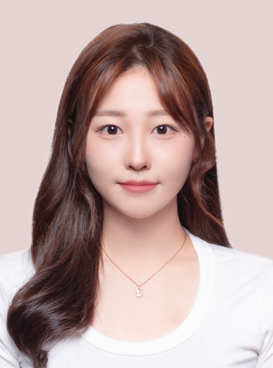 서산문화재단은 31일 서산시문화회관 소공연장에서 '2024년 안견문화제, 제24회 대한민국 안견미술대전 시상식'을 개최했다고 밝혔다. 사진은 안견대상 수상자 최연우 / 서산문화재단 제공