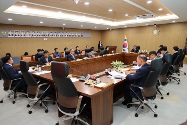 충남시·군의회 의장협의회는 지난 20일 서천군의회에서 제124차 정례회를 개최했다고 밝혔다. / 서천군의회 제공