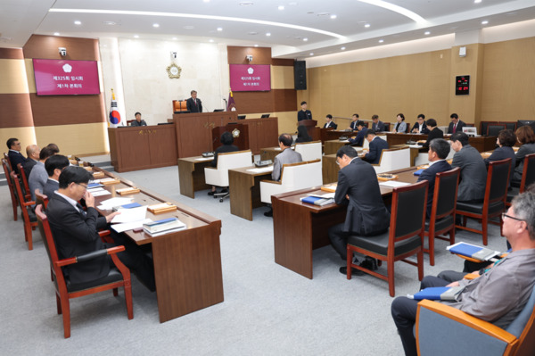 서천군의회는 14일 제325회 임시회 제1차 본회의를 개회하고, 오는 21일까지 8일간의 의사일정에 돌입했다고 밝혔다. / 서천군의회 제공