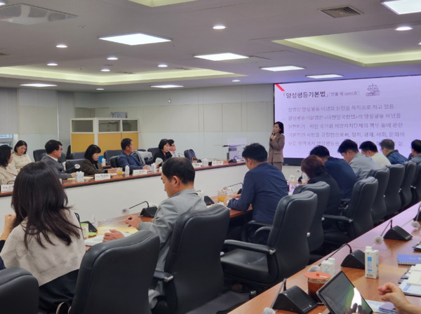 충남도의회는 22일 충남교육청 회의실에서 보건복지환경위원회 신순옥 부위원장 '디지털 성범죄와 성인지감수성'에 대해 특강을 진행했다고 밝혔다. / 신순옥 의원 제공