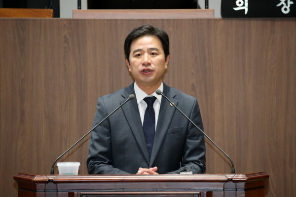 충남도의회는 5일 국민의힘 신영호 의원이 제356회 정례회 제1차 본회의에서 5분 발언을 통해 '지속가능한 충남 수산업 발전을 위한 충남 수산물 공동브랜드 추진'을 제안했다고 밝혔다. / 충남도의회 제공
