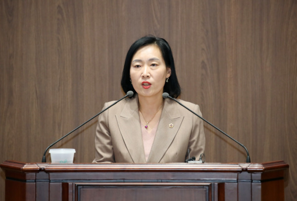 충남도의회는 5일 국민의힘 신순옥 의원이 제356회 정례회 제1차 본회의에서 5분 발언을 통해 탄소중립 실현을 위해 수소버스 확대 지원을 제안했다고 밝혔다. / 충남도의회 제공