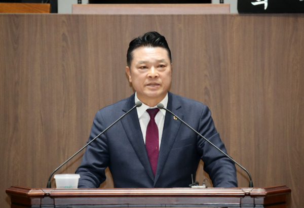충남도의회는 5일 국민의힘 이완식 의원이 제356회 정례회 제1차 본회의에서 5분 발언을 통해 당진 송악 시외버스터미널 신설 용역에 대한 문제점과 대안을 제시했다고 밝혔다. / 충남도의회 제공
