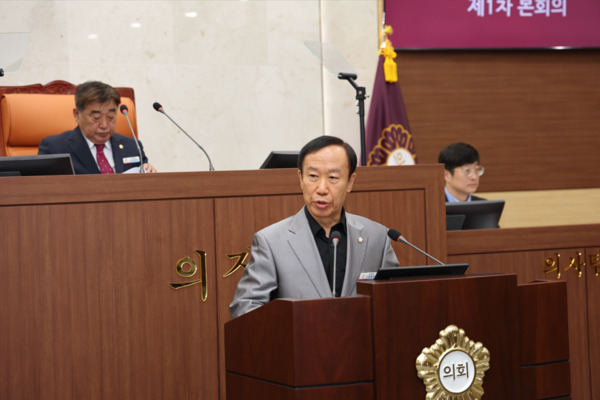 서천군의회는 지난 4일 한경석 의원이 제326회 임시회에서 5분 자유발언을 통해 서천군 유부도 생물다양성 보호와 생태관광 활성화 사이에 균형점을 찾아야 한다고 주장했다고 밝혔다. / 서천군의회 제공