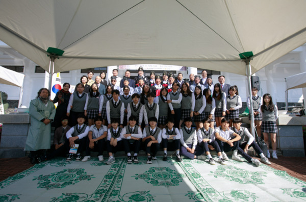 서산문화재단은 지난 7일 안견기념관(서산시 지곡면 소재)에서 현동자 안견 선생의 예술혼을 기리고 추모하기 위한 '2024년 현동자 안견 선생 추모제'를 개최했다고 밝혔다. / 서산문화재단 제공