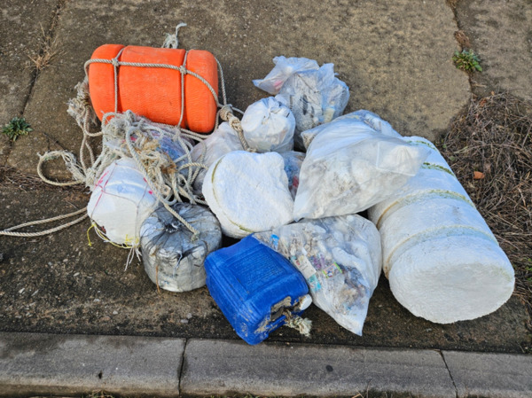 파랑나비봉사단은 지난 11월 30일 본격적인 해안환경정화 봉사활동을 시작했다고 밝혔다. / 파랑나비봉사단 제공