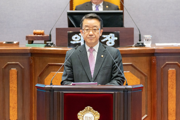 서울시 강남구의회는 지난 19일 국민의힘 윤석민 의원이 제323회 제2차 정례회 제3차 본회의에서 5분 자유발언을 통해 강남구의 심각한 주차난을 해소하기 위해 실효성 있는 대책 마련을 촉구했다고 밝혔다. / 윤석민 의원 제공