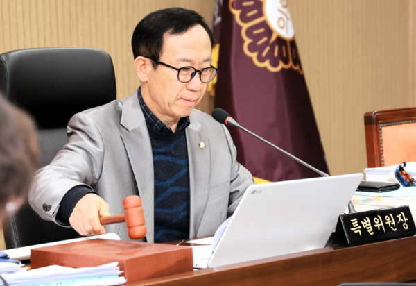 서천군의회는 지난 20일 제327회 제2차 정례회 본회의에서 예산결산특별위원회가 심사한 2025년도 예산(안)과 기금운용계획(안)에 대한 심사 결과를 상정해 의결했다고 밝혔다. / 서천군의회 제공