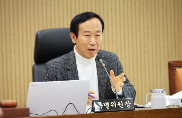 서천군의회는 지난 20일 제327회 제2차 정례회 본회의에서 예산결산특별위원회가 심사한 2025년도 예산(안)과 기금운용계획(안)에 대한 심사 결과를 상정해 의결했다고 밝혔다. / 서천군의회 제공