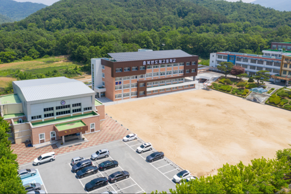 충북반도체고등학교는 12일 재학생들의 2024학년도 국가기술자격(기능사) 검정시험 및 각종 정보기술, 외국어 자격시험 취득 실적을 공개했다고 밝혔다. / 충북교육청 제공