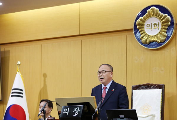 서산시의회는 20일 제301회 임시회를 개회하고, 5일간의 2025년 첫 회기일정에 돌입한 가운데, 조동식 의장이 개회사를 하고 있다. / 서산시의회 제공